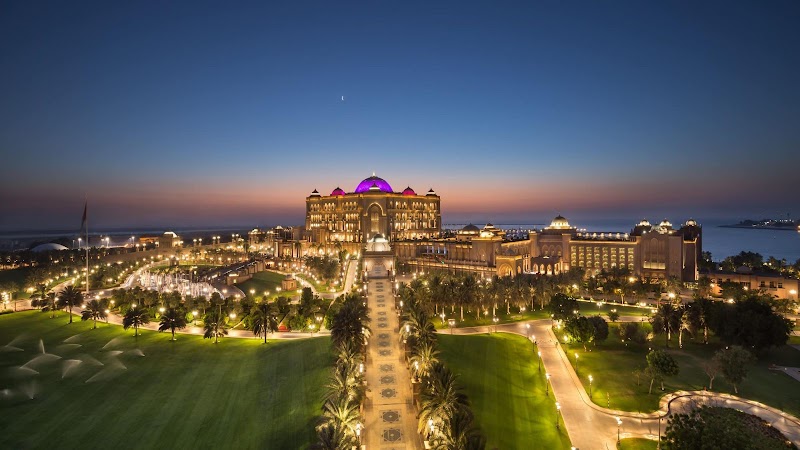 Emirates Palace Mandarin Oriental — Corniche