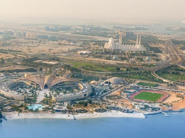 ERTH Abu Dhabi Hotel — 1.4 km away from Sheikh Zayed Grand Mosque