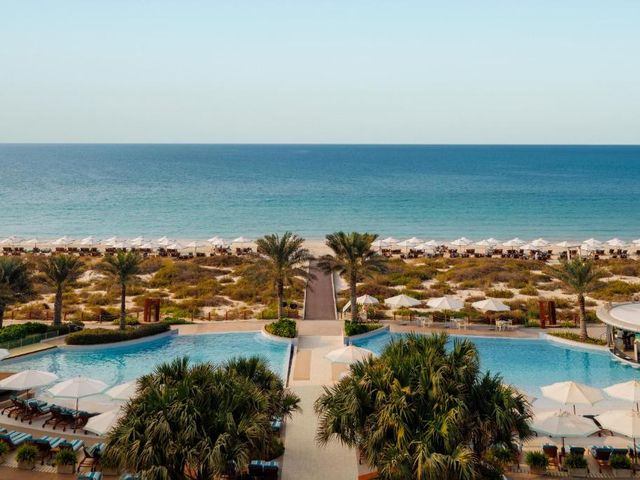 Jumeirah Saadiyat Island Abu Dhabi — 4.4 km away from NYU Abu Dhabi
