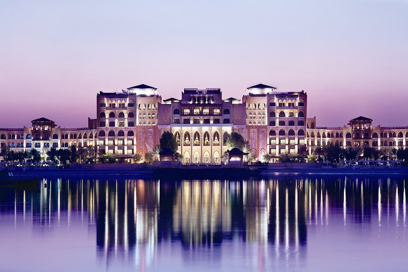 Shangri-La Hotel Qaryat Al Beri — Corniche
