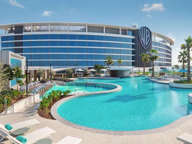 The WB Abu Dhabi, Curio Collection By Hilton — 1 km away from Ferrari World Abu Dhabi