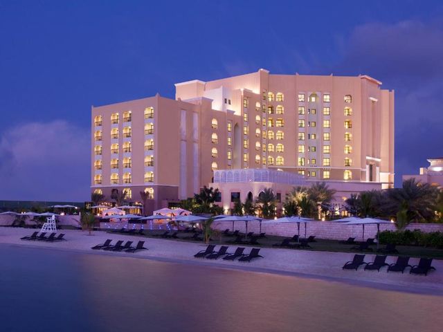 Traders Hotel, Abu Dhabi — 1.7 km away from Sheikh Zayed Grand Mosque