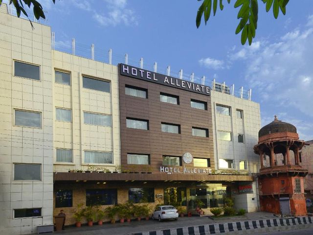 Hotel Alleviate — 1.3 km away from Agra Fort