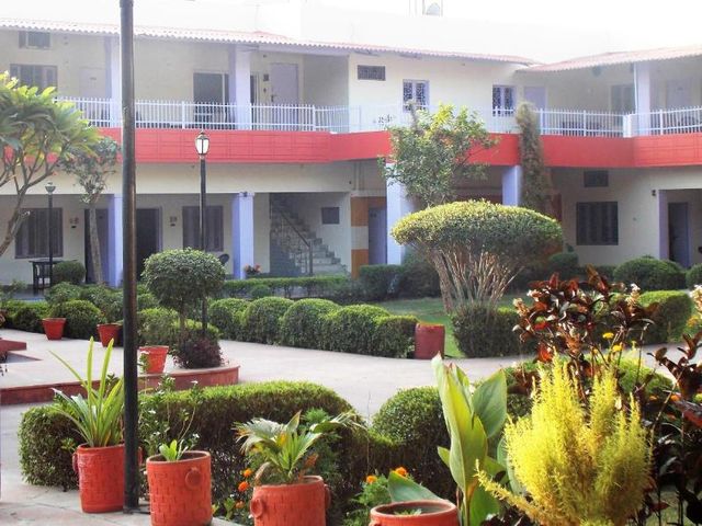 Hotel Goverdhan Tourist Complex — 700 m away from Fatehpur Sikri Agra
