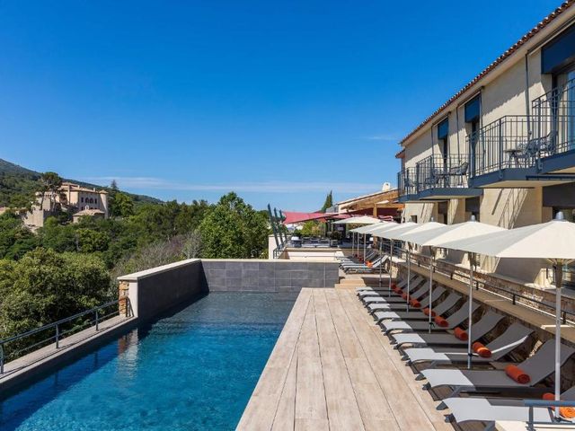 Hôtel Sainte Victoire — 3.7 km away from Mont Sainte-Victoire Aix