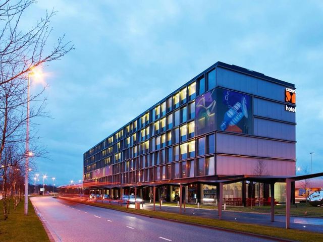 citizenM Amsterdam Airport Schiphol — 450 m from the airport