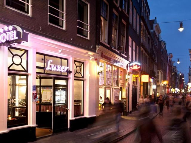 Hotel Luxer — 250 m away from Amsterdam Centraal