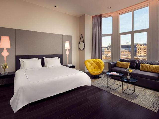 Park Plaza Victoria Amsterdam — 200 m away from Amsterdam Centraal
