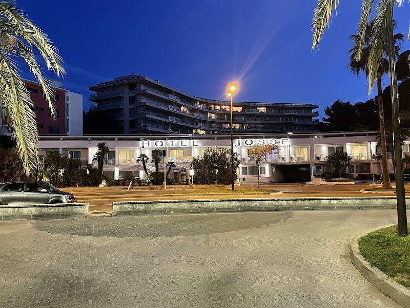 Hotel Josse — Near Ramparts