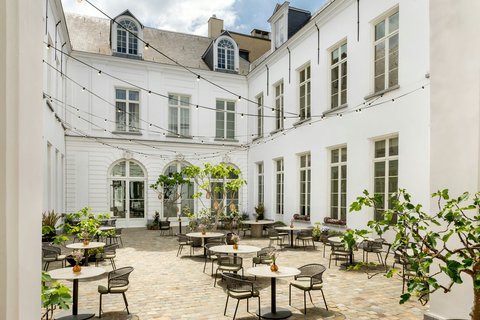 Sapphire House Antwerp - Autograph Collection — Zurenborg