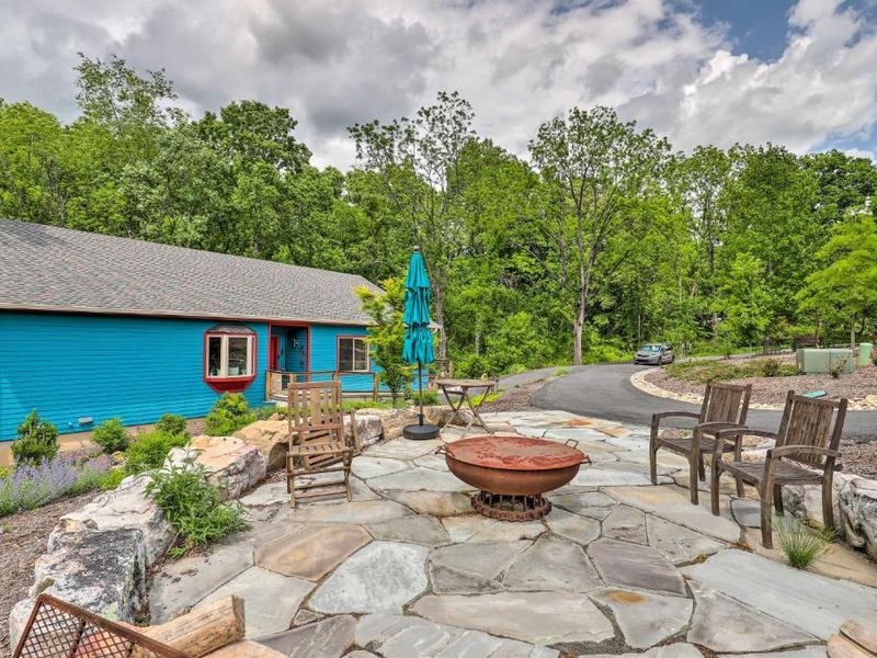 7 Mi to Dtwn Asheville: Apartment w/ Patio — Asheville