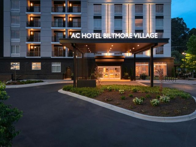 AC Hotel Asheville Biltmore Village — 1.1 km away from Biltmore Estate