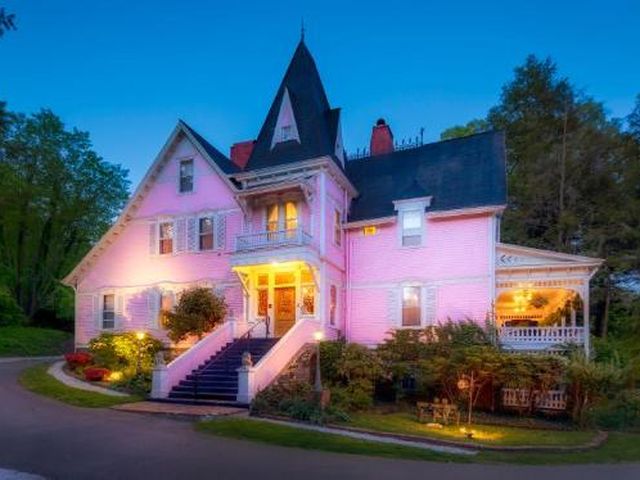 Cedar Crest Inn — 1.5 km away from Biltmore Estate