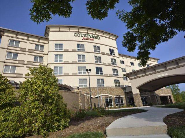 Courtyard by Marriott Asheville Airport — 1.1 km from the airport