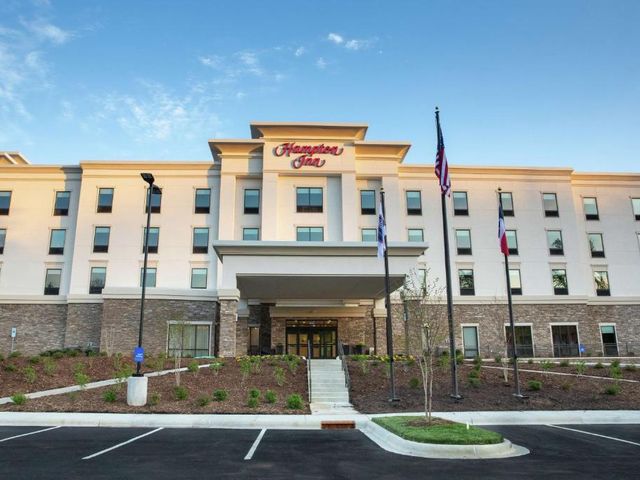 Hampton Inn Black Mountain — 17.7 km away from Blue Ridge Parkway