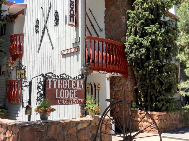 Tyrolean Lodge — 2.1 km away from Aspen Music Festival and School