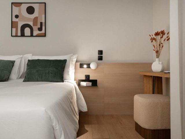 Gnamma Hotel — 350 m away from SNFCC Athens