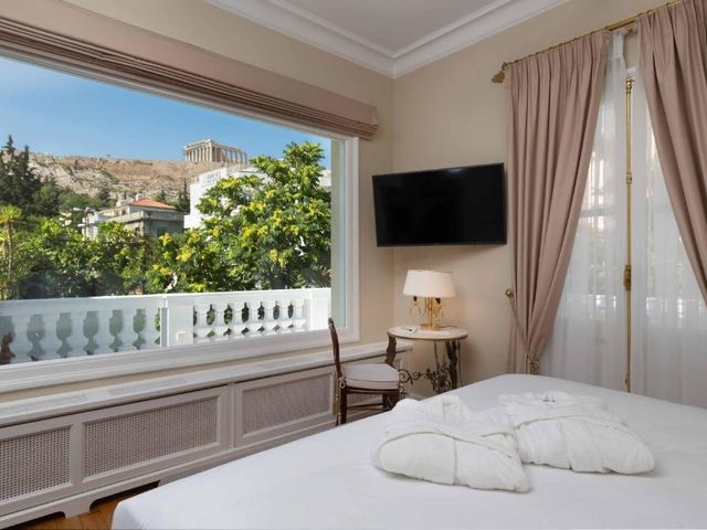 Noble Suites — 300 m away from Acropolis