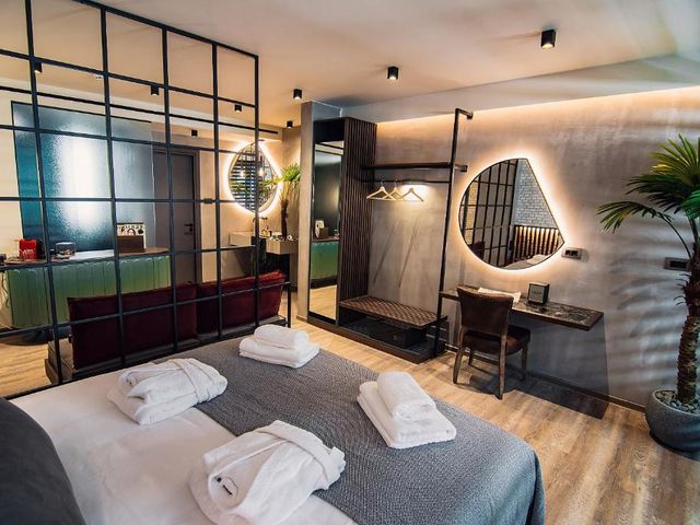 Project 3 Urban Chic Hotel — 500 m away from Evaggelismos Hospital