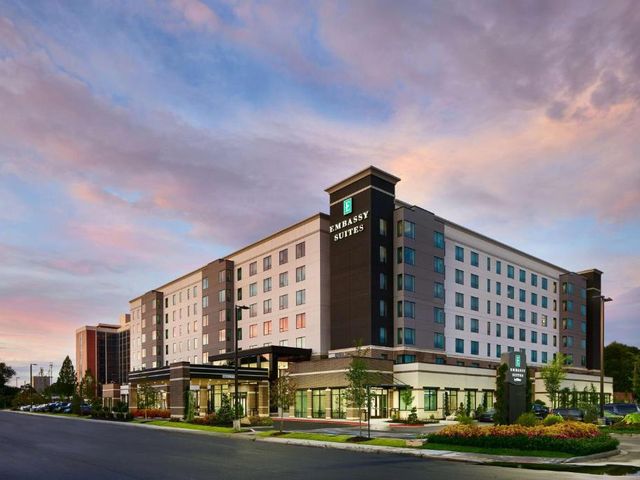 Embassy Suites By Hilton Atlanta Airport North — 2.3 km from the airport