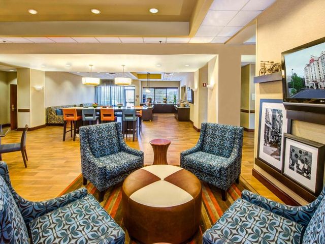 Hampton Inn & Suites Atlanta-Galleria — 600 m away from Truist Park