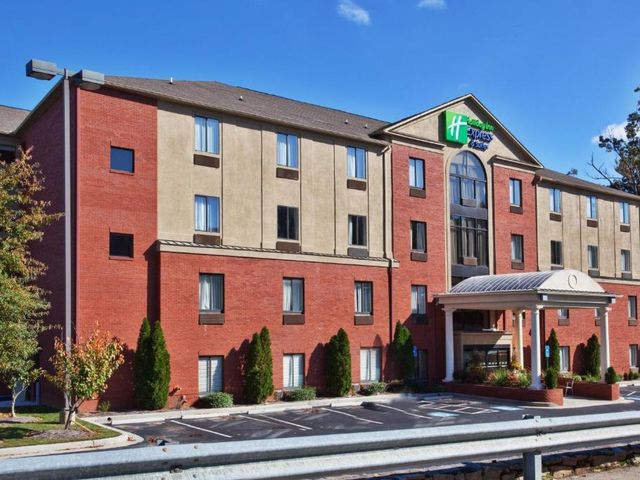 Holiday Inn Express Hotel & Suites - Atlanta/Emory University Area by IHG — 1.8 km away from Emory University Hospital
