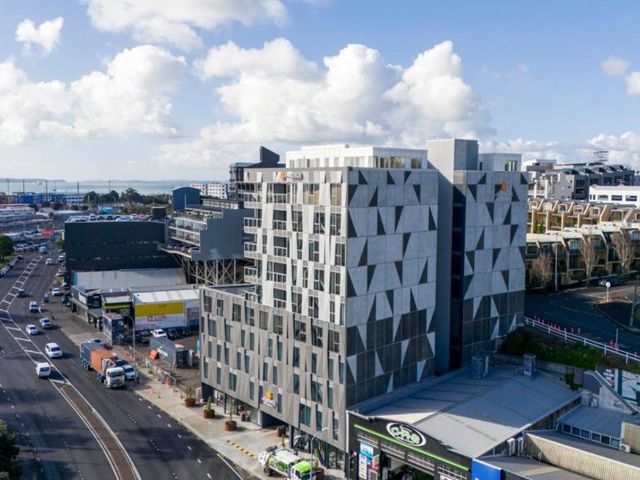 La Quinta by Wyndham Parnell Auckland — 1.3 km away from Auckland City Hospital