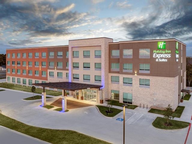 Holiday Inn Express & Suites Austin Airport East by IHG — 7.8 km away from Circuit of the Americas