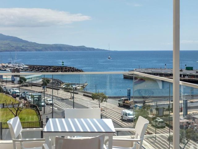 Hotel Gaivota Azores — 400 m away from Whale Watching Azores