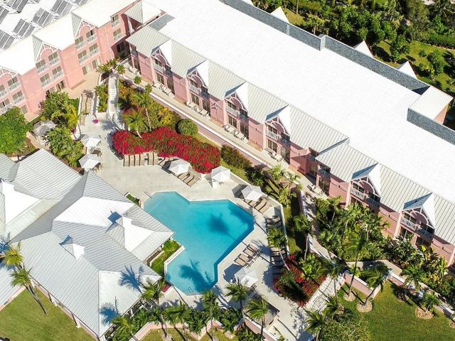 Comfort Suites Paradise Island — 800 m away from Atlantis Paradise Island Bahamas