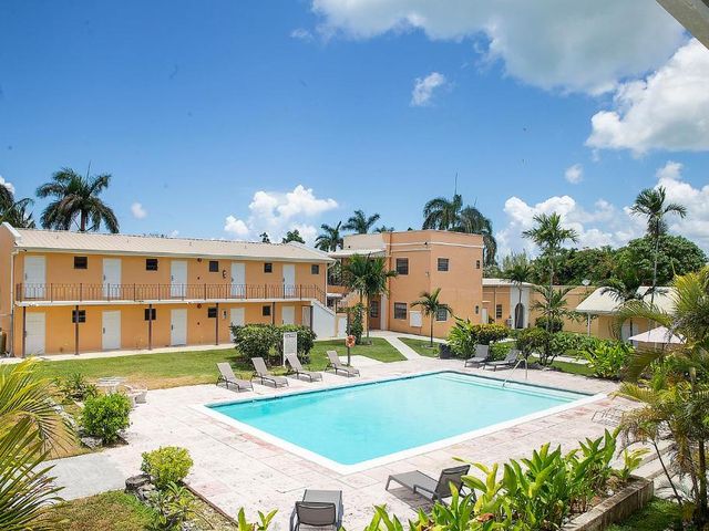 Orange Hill Beach Inn — 4.8 km away from Cable Beach Nassau Bahamas