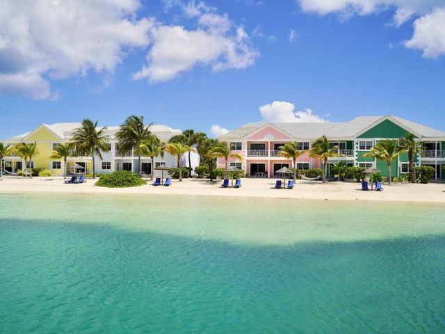 Sandyport Beach Resort — 1.9 km away from Cable Beach Nassau Bahamas