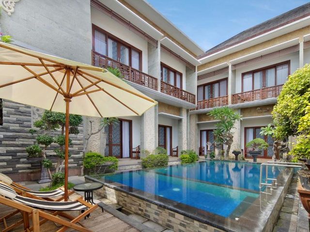 Jineswari Kuta — 600 m from the airport