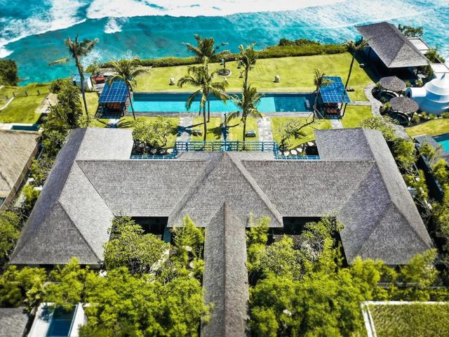 The Istana — 1.3 km away from Uluwatu Temple