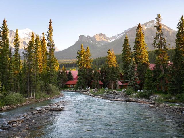 Post Hotel & Spa — 300 m away from Icefields Parkway Banff