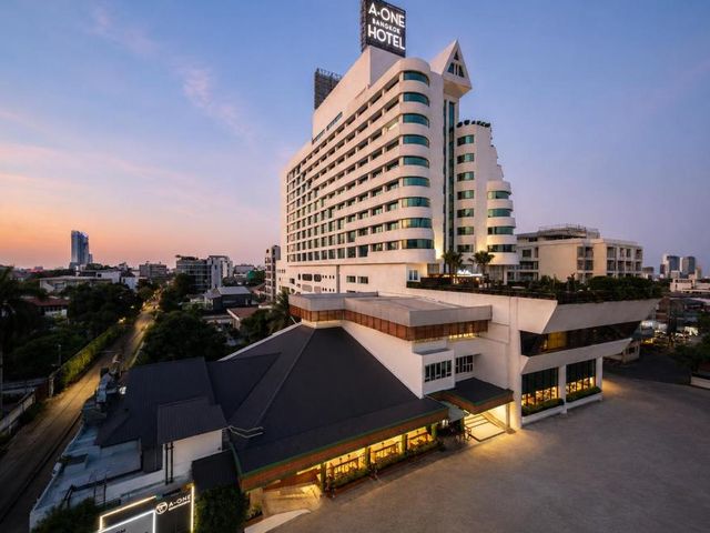 A-ONE Bangkok Hotel — 450 m away from Bangkok Hospital