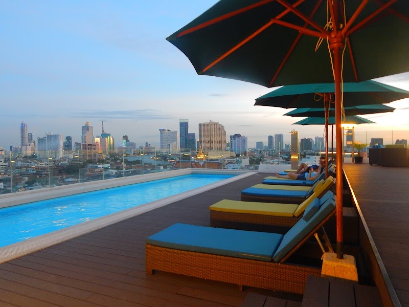 Hotel Royal Bangkok @ Chinatown — Yaowarat Road, Chinatown