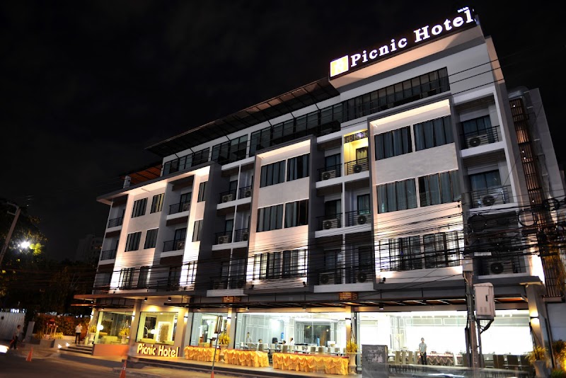 Picnic Hotel Bangkok — Rang Nam, Victory Monument