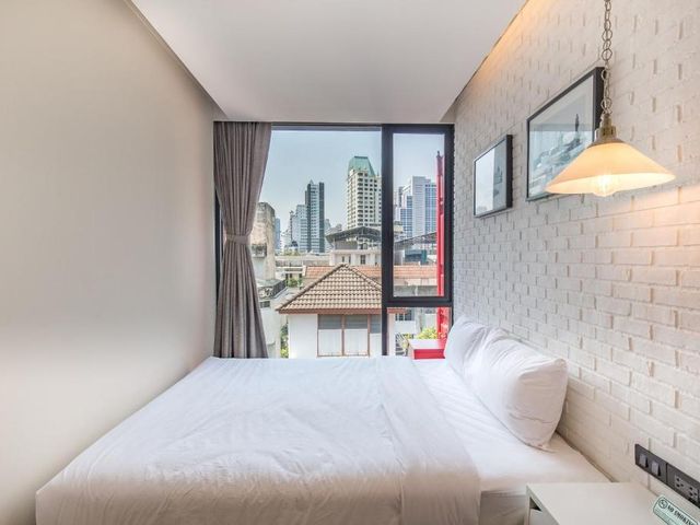 Sleep Box Hotel Sukhumvit 22 — 600 m away from Affiliate World Bangkok