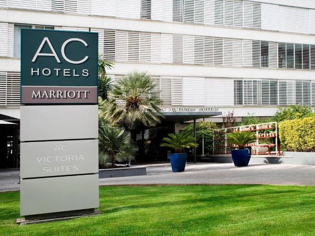 AC Hotel Victoria Suites by Marriott — 1 km away from Camp Nou