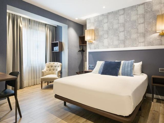 Acta Splendid — 200 m away from Universitat de Barcelona