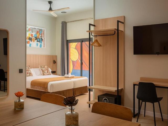 Aerohotel Barcelona Airport 24h — 4.1 km from the airport