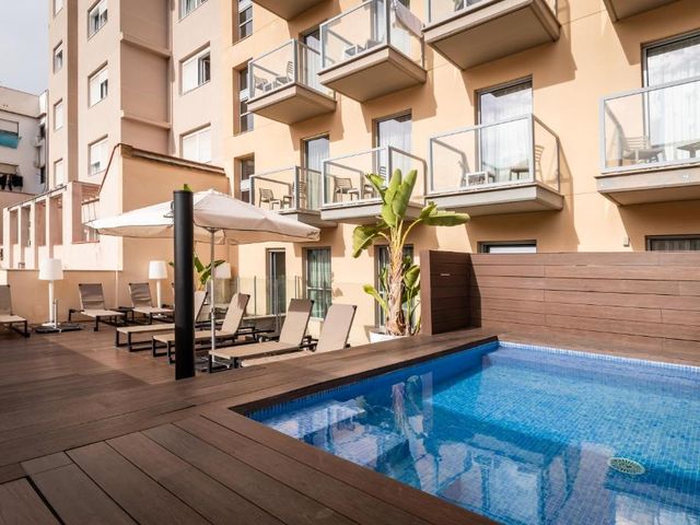 Arya Stadium Hotel — 600 m away from Camp Nou