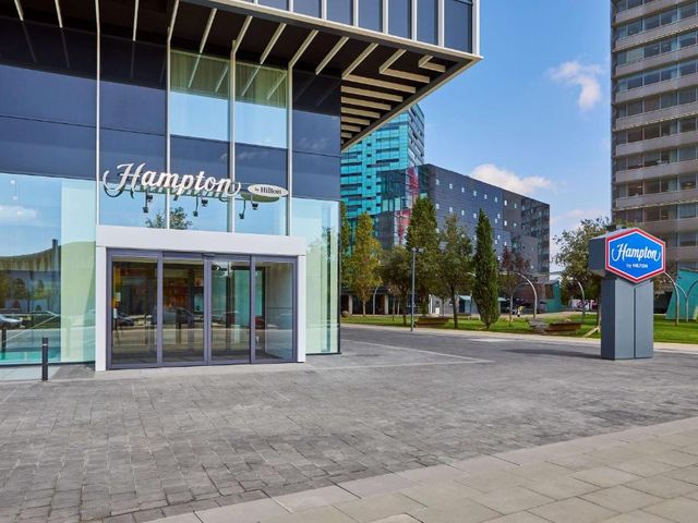 Hampton By Hilton Barcelona Fira Gran Via — 200 m away from 4YFN (Four Years From Now)