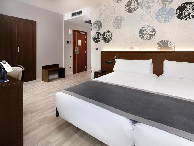 HCC Taber — 200 m away from Casa Batllo