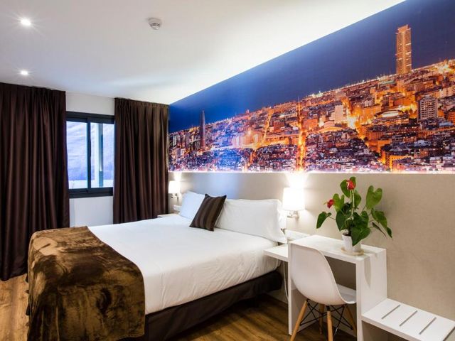 Hotel BESTPRICE Gracia — 800 m away from Park Guell