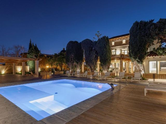Hotel Boutique Mirlo Barcelona — 1.5 km away from Park Guell
