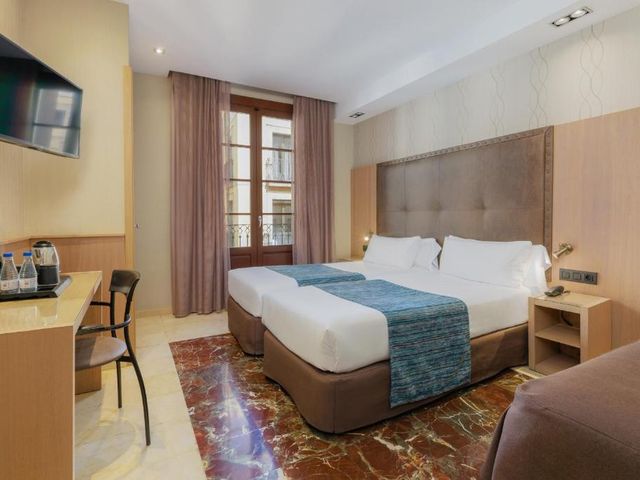 Hotel Gótico — 150 m away from Gothic Quarter