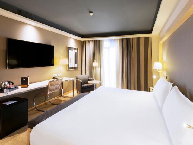 Hotel Jazz — 150 m away from Universitat de Barcelona