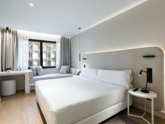 Hotel Royal Ramblas — 20 m away from La Rambla